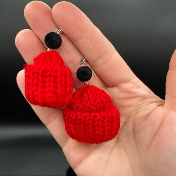 Hand knit Christmas Holiday Red and Black Toque Hat Earrings - Picture 5 of 8